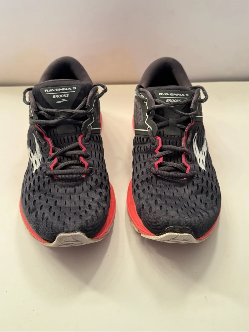 Brooks Ravenna 9 Womens Size Ebony/Diva Pink Walking Jogging Running Shoes